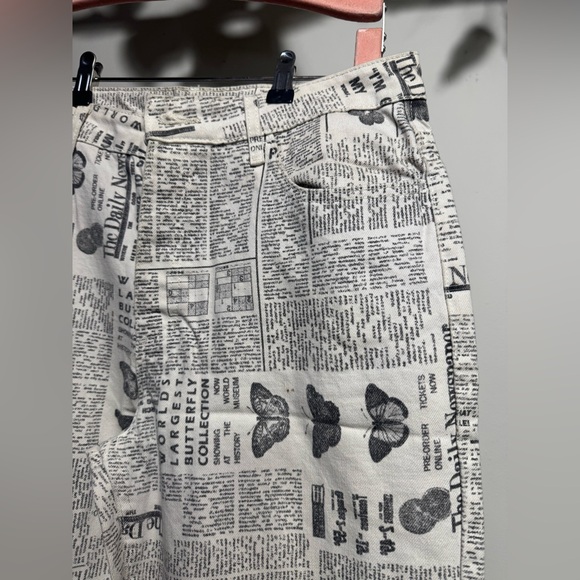 Zara Black and White Newspaper Print Women's Jeans - Picture 3 of 3